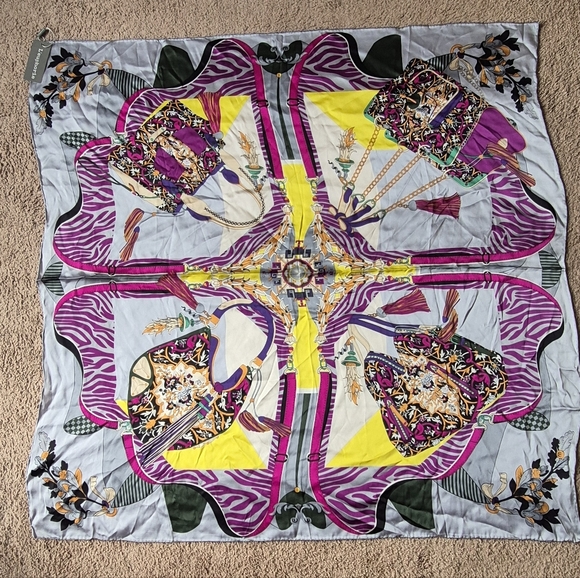 NWT L'euphorie 100% Silk Scarf 41"×42" Rare Find! - Picture 7 of 12